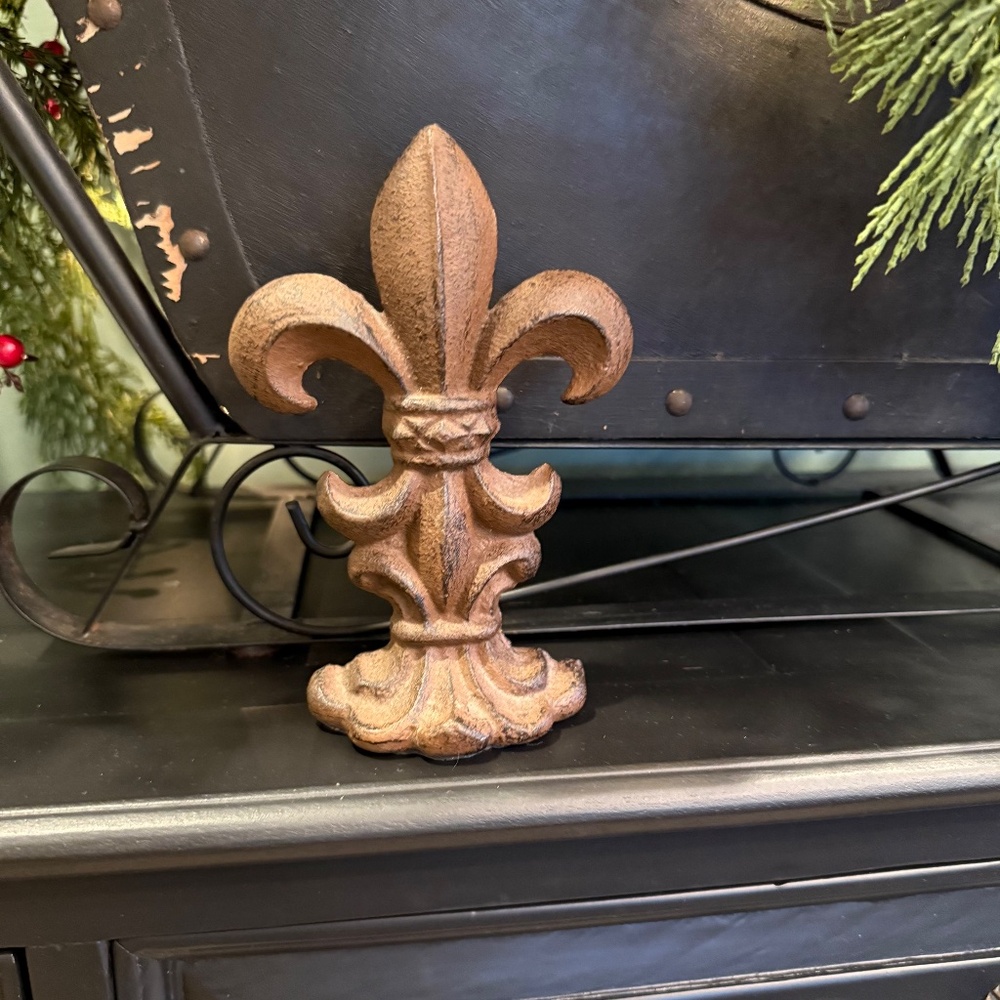 Fleur de Lis Cast Iron Decor or Doorstop - Picture 3 of 14